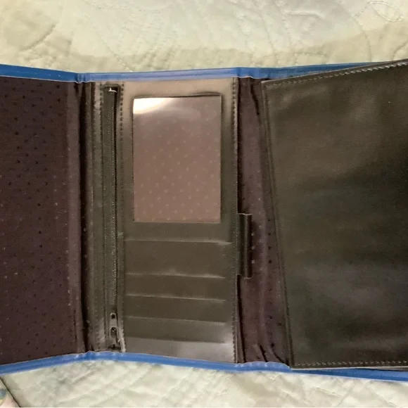 Chic Blue Women's Leather Wallet - Picture 3 of 5